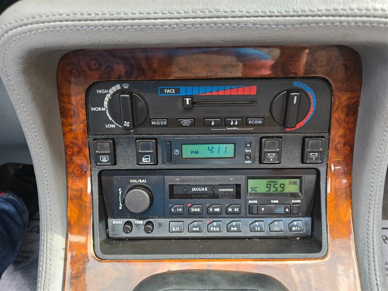 Used 1989 Jaguar XJ6 RWD image 11
