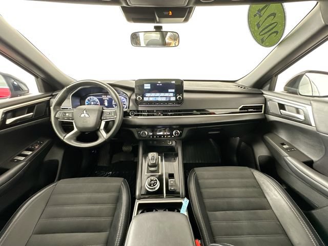 Used 2024 Mitsubishi Outlander SE Black Edition AWD/4WD image 3