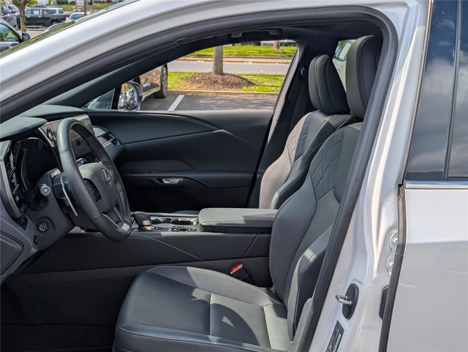 Used 2025 Lexus RX 350 Premium w/ Convenience Package image 16