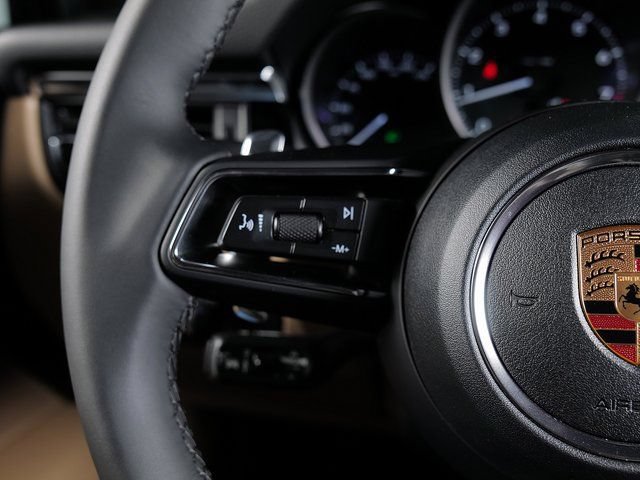 Certified 2026 Porsche Macan AWD/4WD image 22