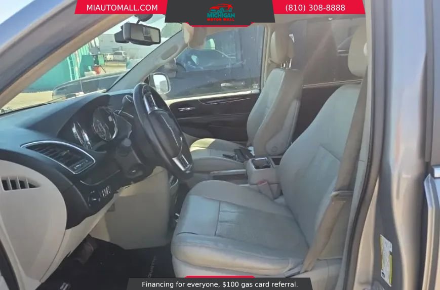 Used 2013 Chrysler Town & Country Touring-L w/ Premium Group image 11