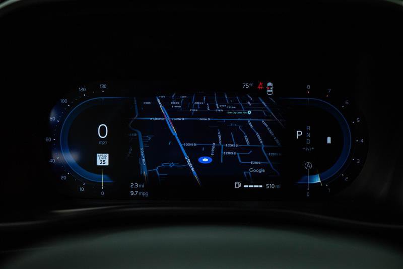 Used 2024 Volvo XC40 B5 Plus image 19