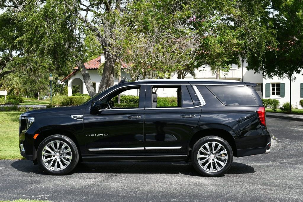 Used 2021 GMC Yukon Denali w/ Denali Premium Package image 32