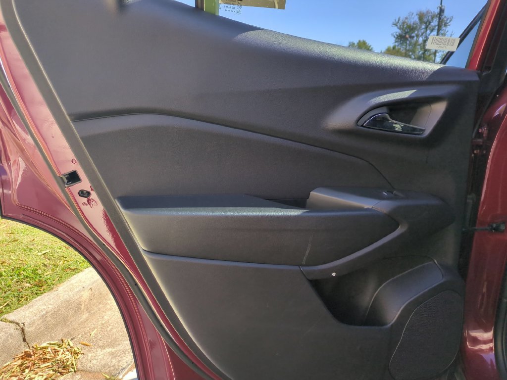 Used 2025 Chevrolet Trax LT w/ LT Convenience Package FWD image 26