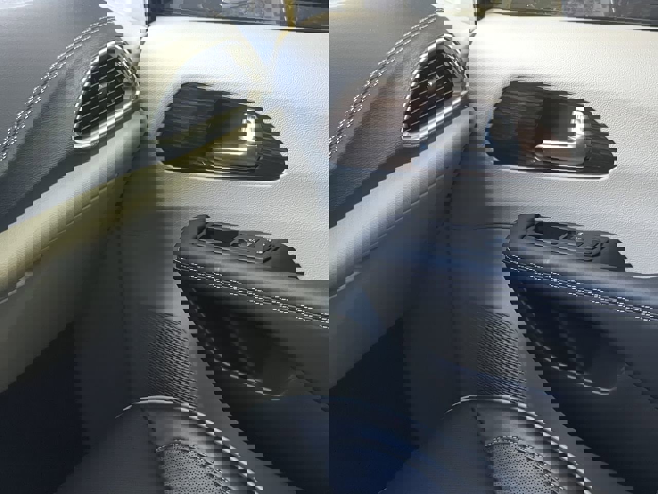 Used 2024 Chrysler Pacifica Limited w/ Trailer Tow Group image 14