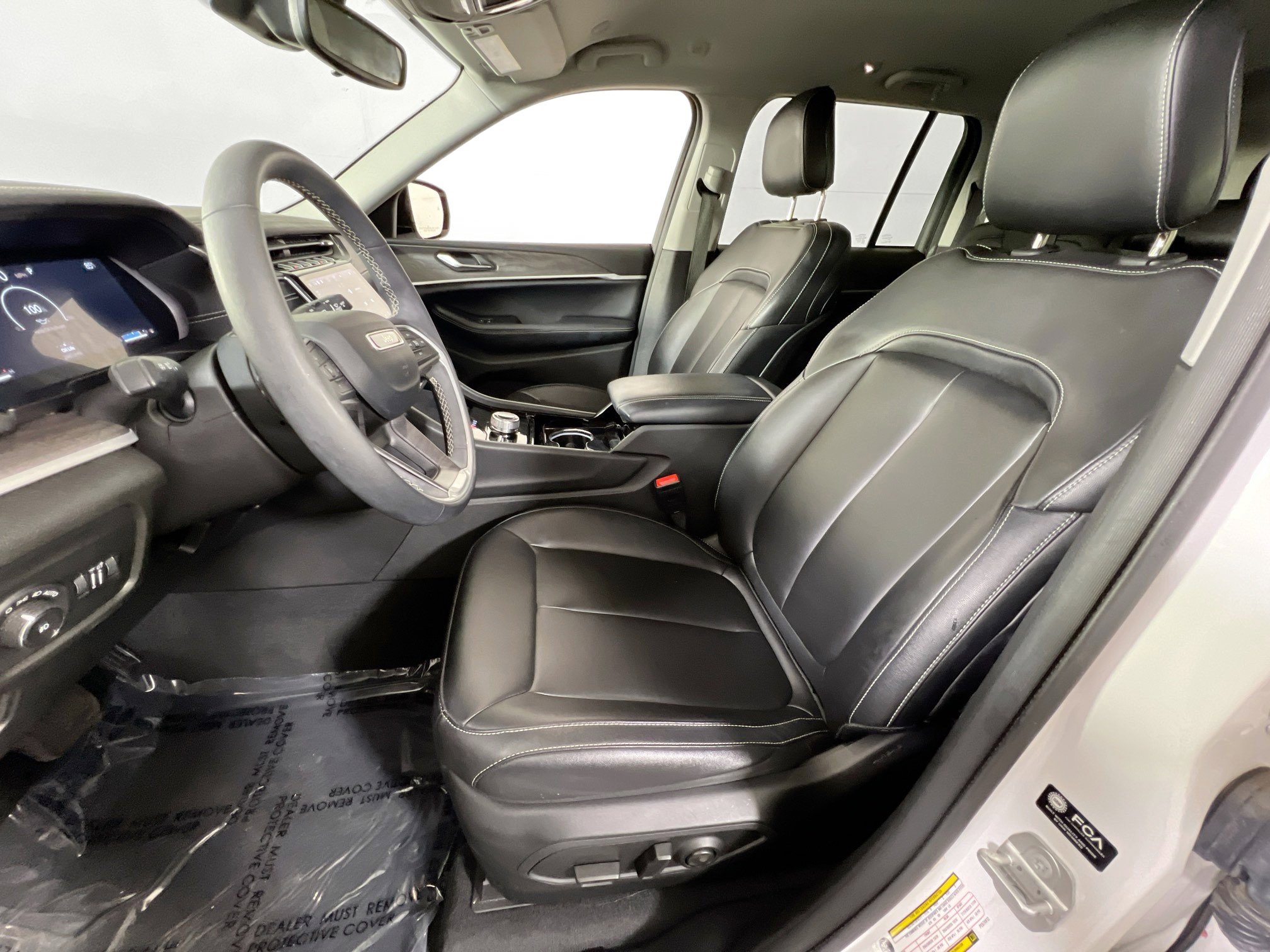 Used 2023 Jeep Grand Cherokee Limited w/ Black Appearance Package image 21