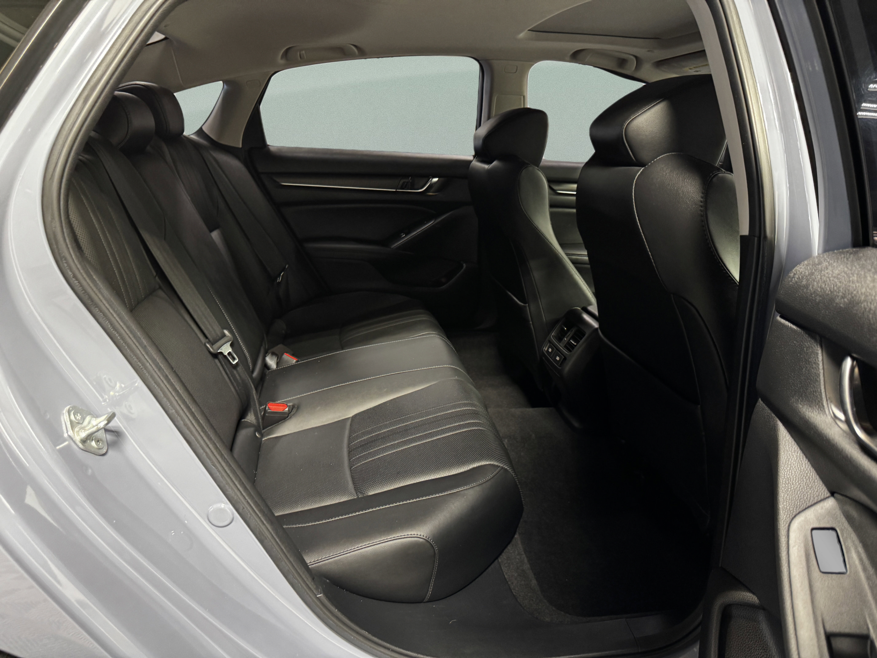 Used 2021 Honda Accord Touring image 32