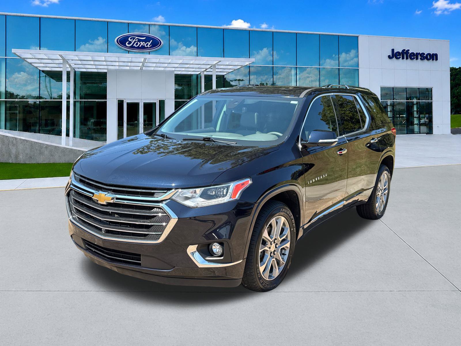 Used 2020 Chevrolet Traverse Premier FWD image 3