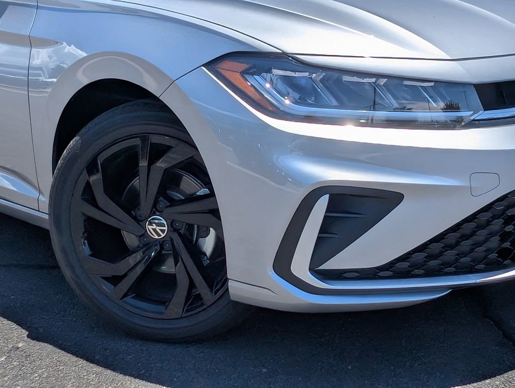 New 2025 Volkswagen Jetta SE image 2