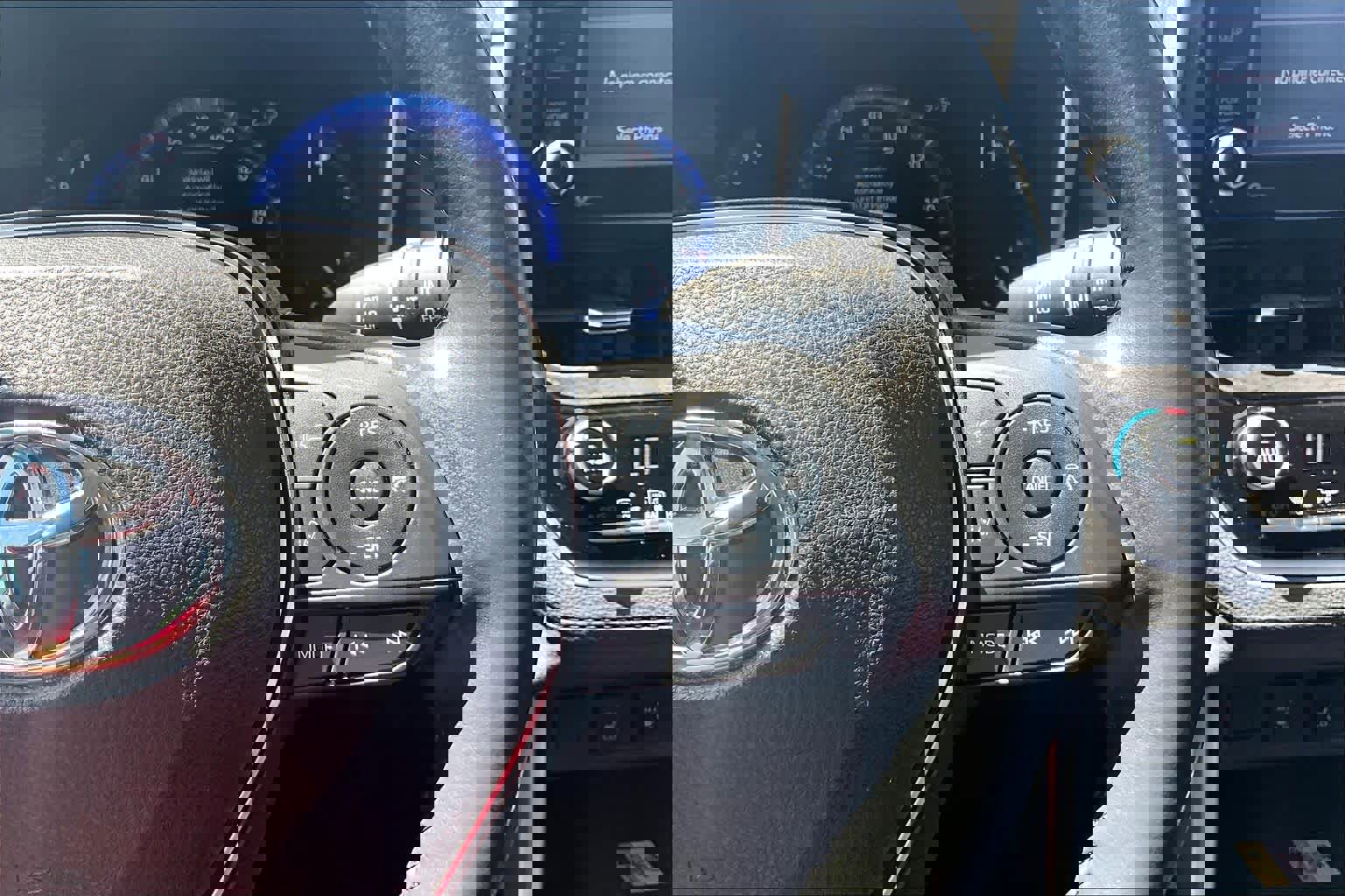 Used 2022 Toyota Corolla Cross XLE w/ Convenience Package image 25