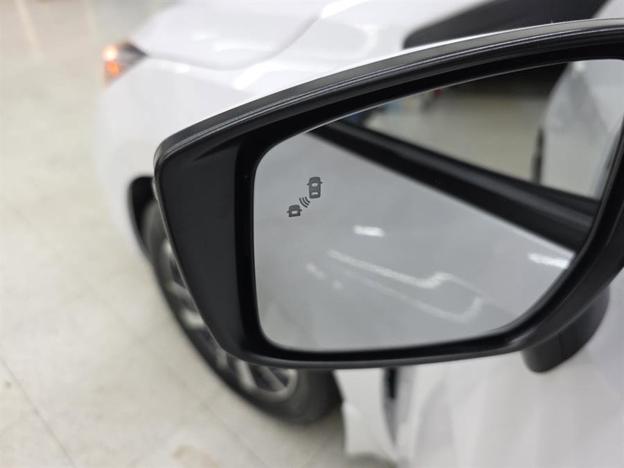 Used 2021 Nissan Versa SV image 33