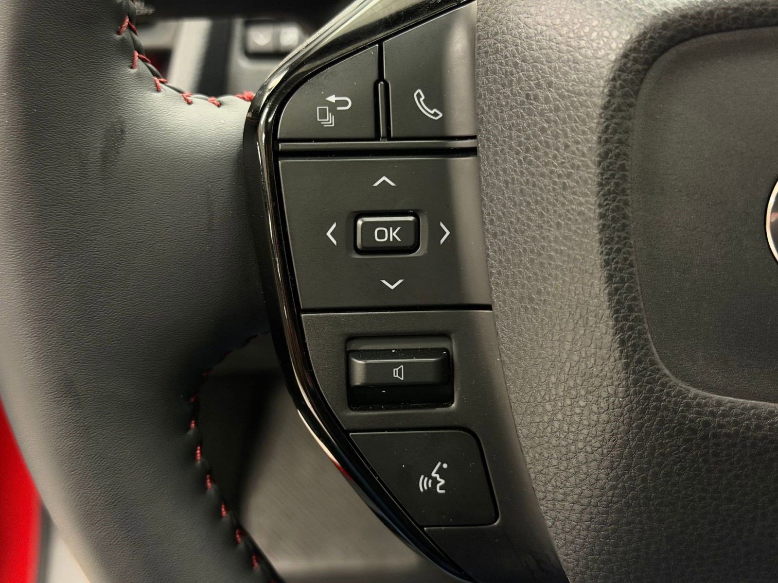 Used 2025 Toyota Prius Plug-In Hybrid w/ Limited Premium Package image 15