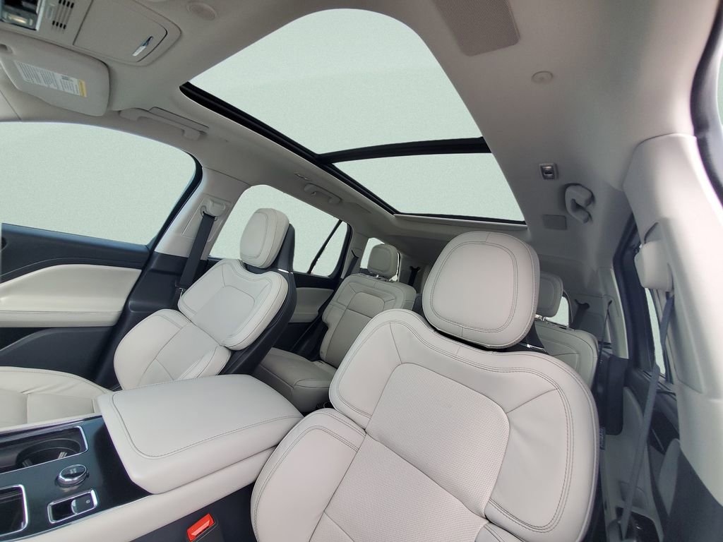 Used 2025 Lincoln Aviator Reserve w/ Luxury Package image 17
