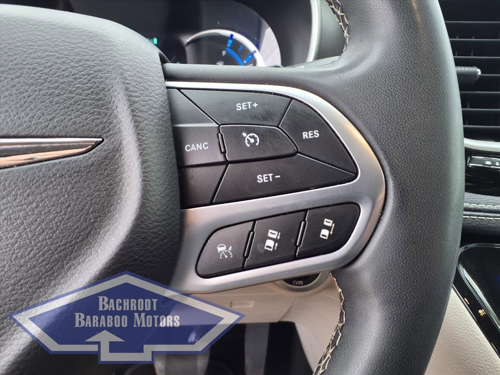 Used 2024 Chrysler Pacifica Select image 30