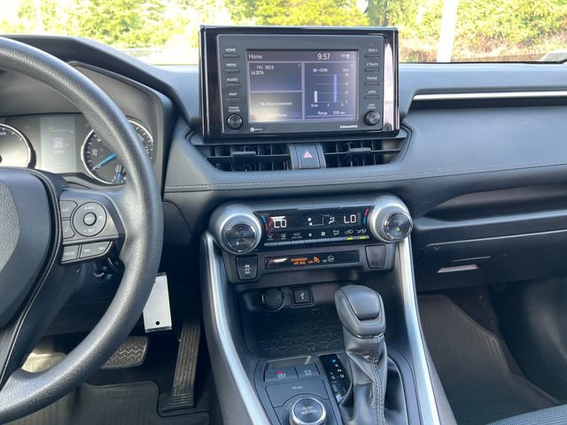 Used 2021 Toyota RAV4 LE AWD/4WD image 18