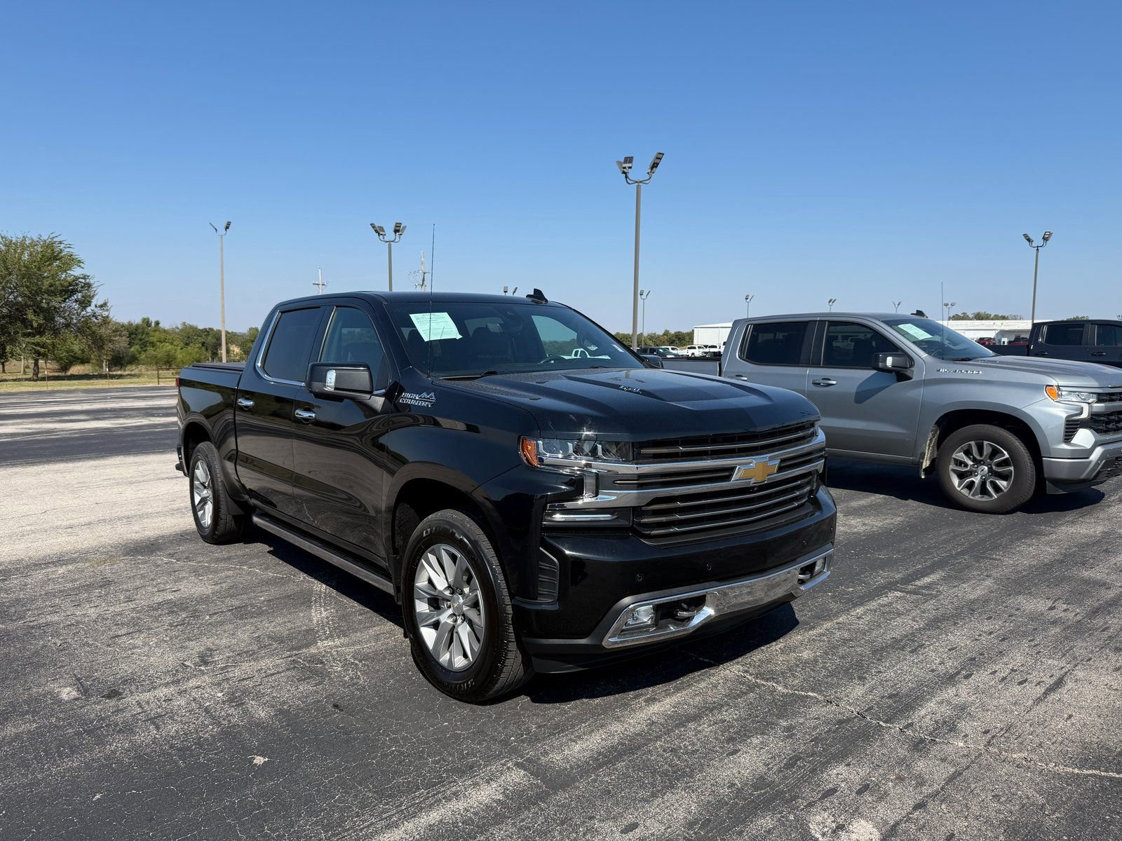 Used 2019 Chevrolet Silverado 1500 High Country w/ Technology Package image 3