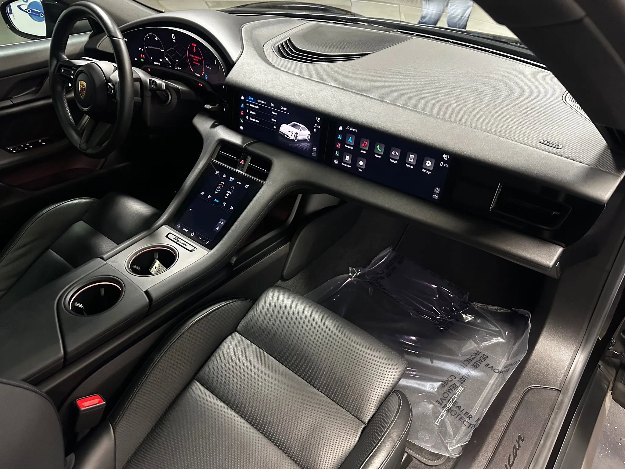 Used 2022 Porsche Taycan image 23