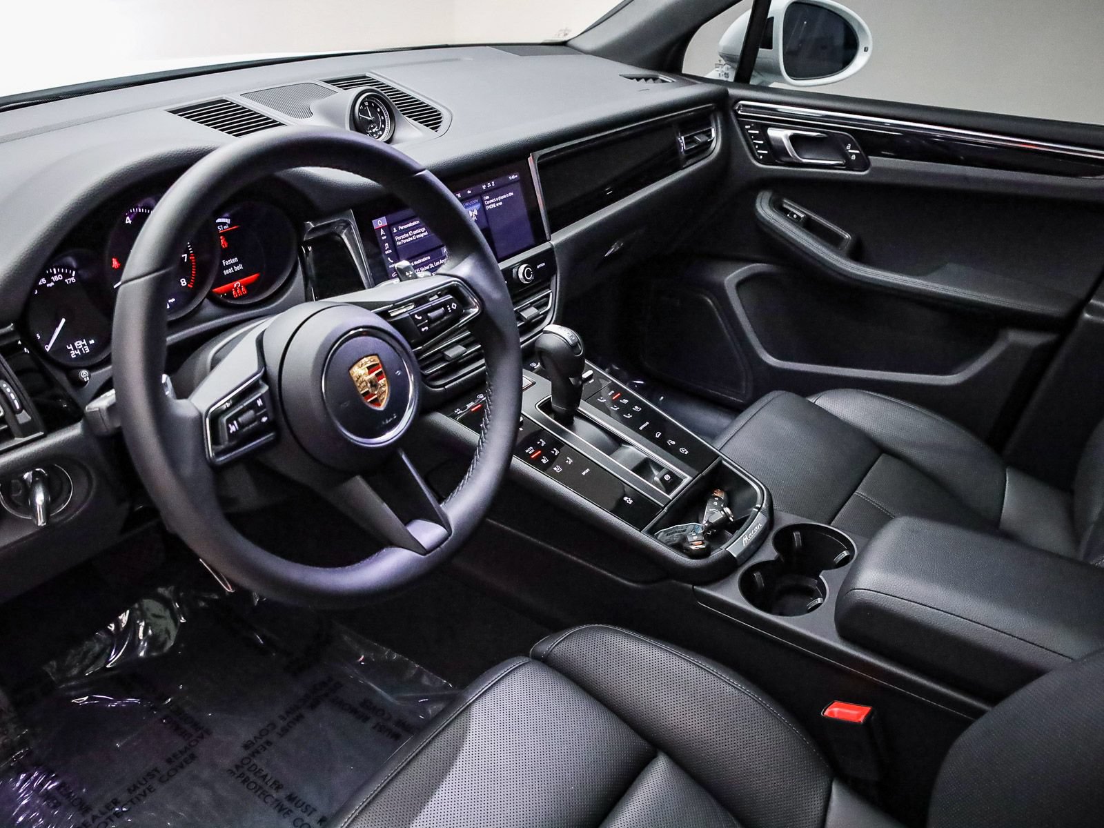 Certified 2026 Porsche Macan AWD/4WD image 4