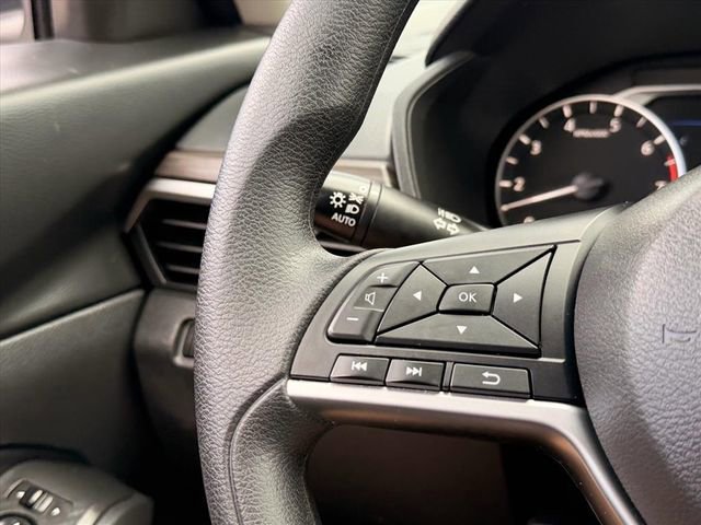 Used 2025 Nissan Altima 2.5 SV FWD image 19