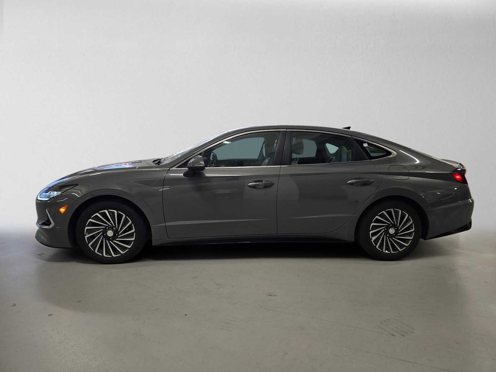Used 2023 Hyundai Sonata SEL FWD image 2