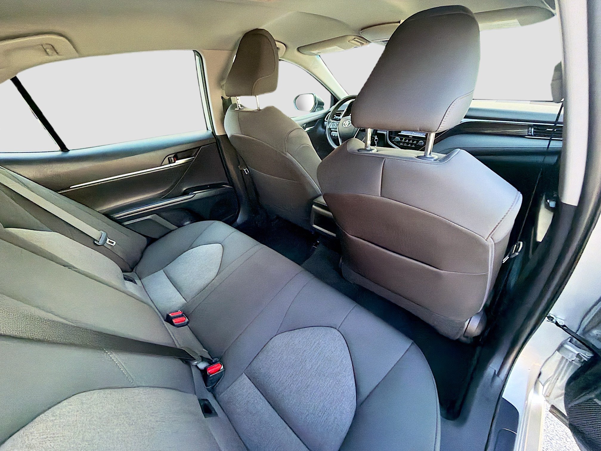 Used 2020 Toyota Camry LE FWD image 26