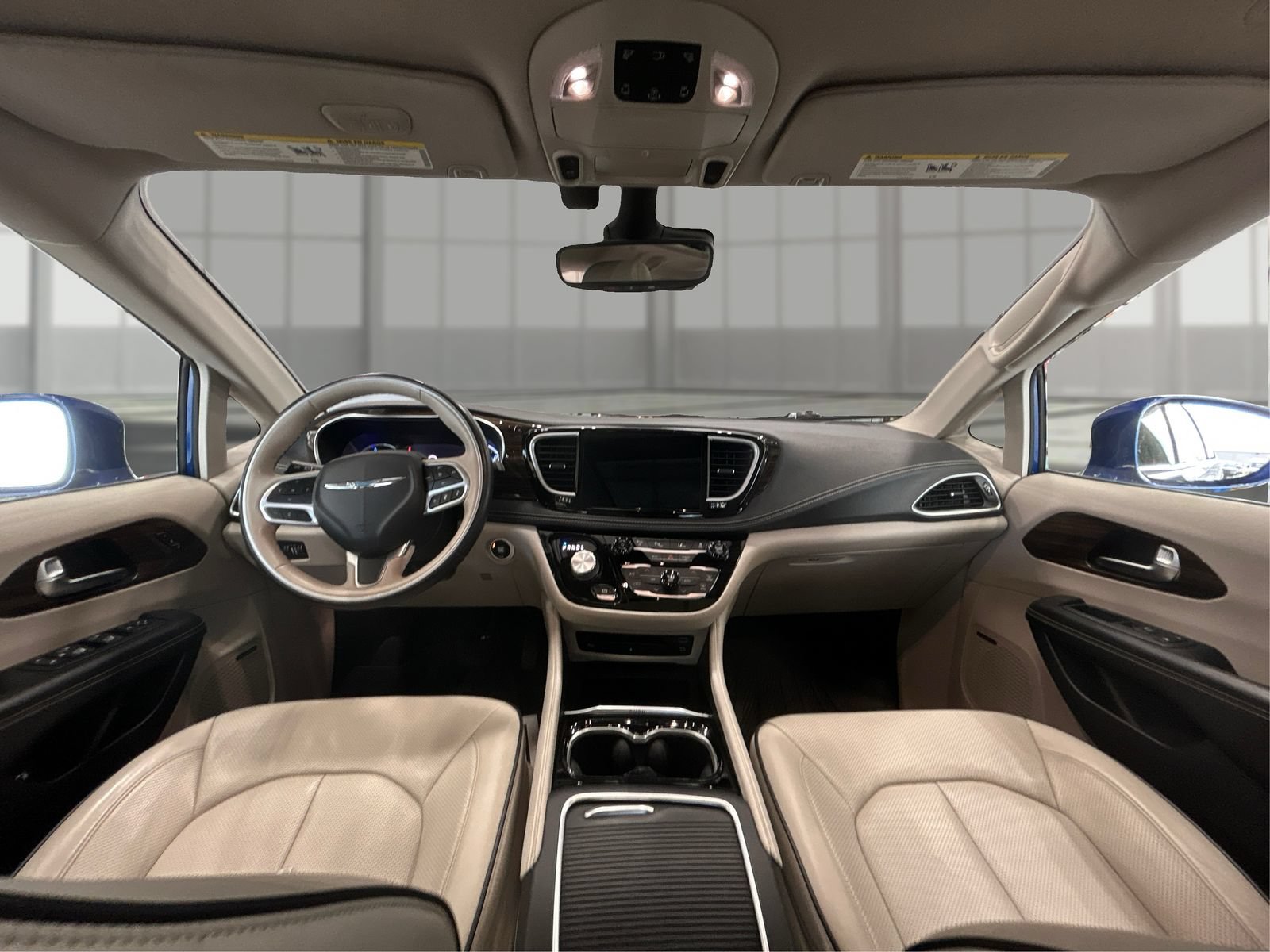 Used 2021 Chrysler Pacifica Limited w/ Uconnect Theater Family Group FWD image 25