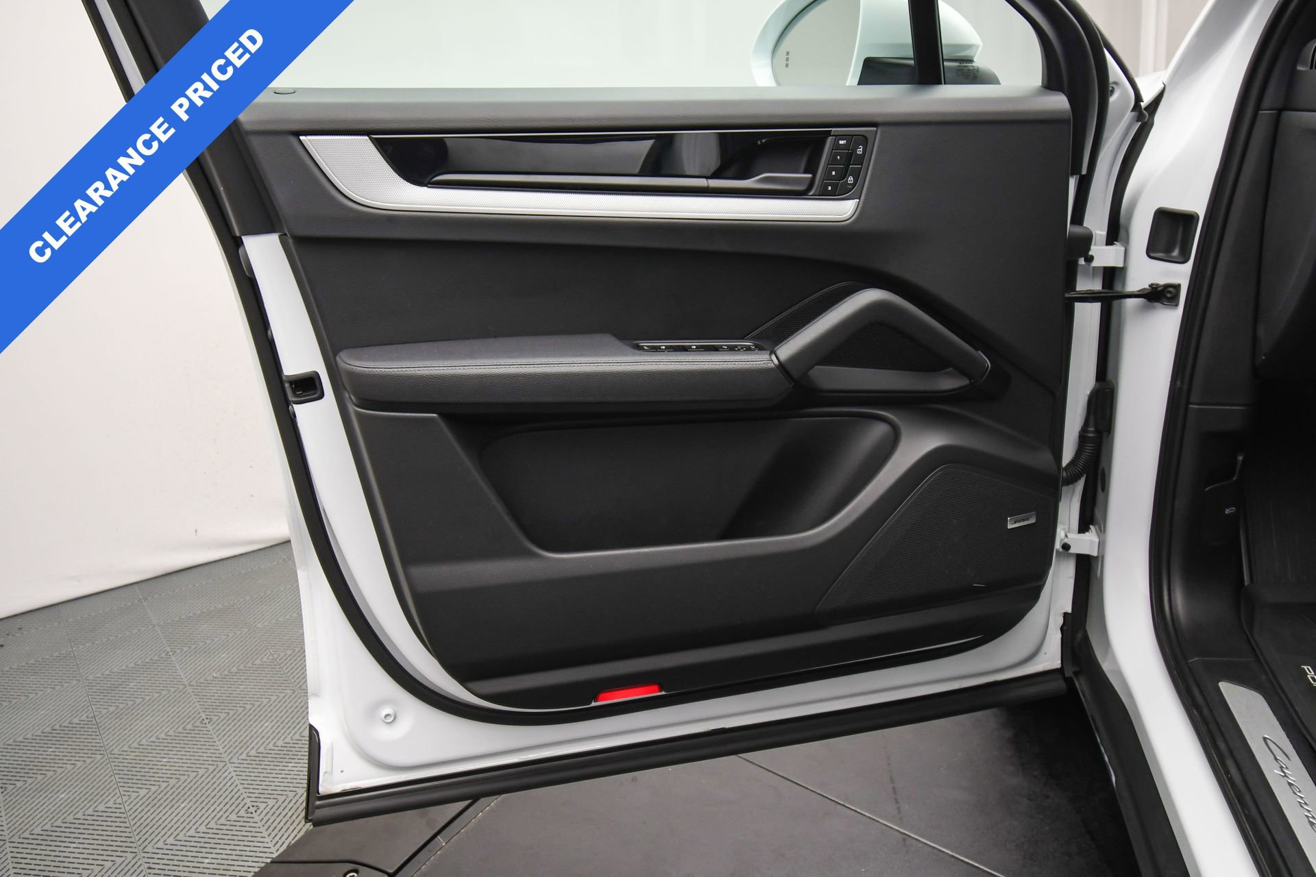 Used 2024 Porsche Cayenne Coupe image 42