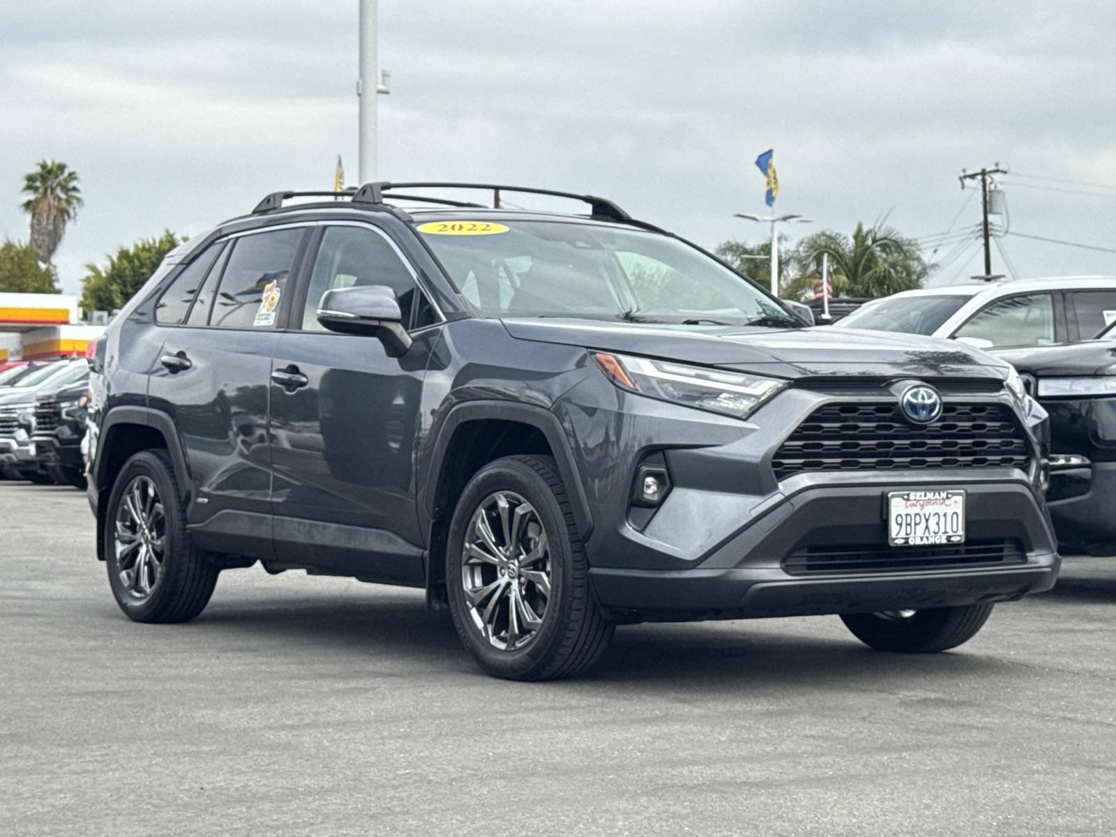 Used 2022 Toyota RAV4 XLE Premium AWD/4WD image 3