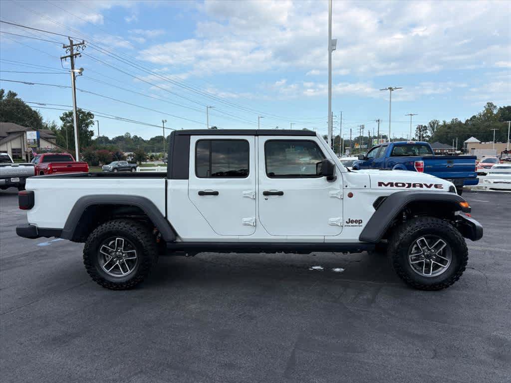 Used 2024 Jeep Gladiator Mojave w/ Technology Group AWD/4WD image 2