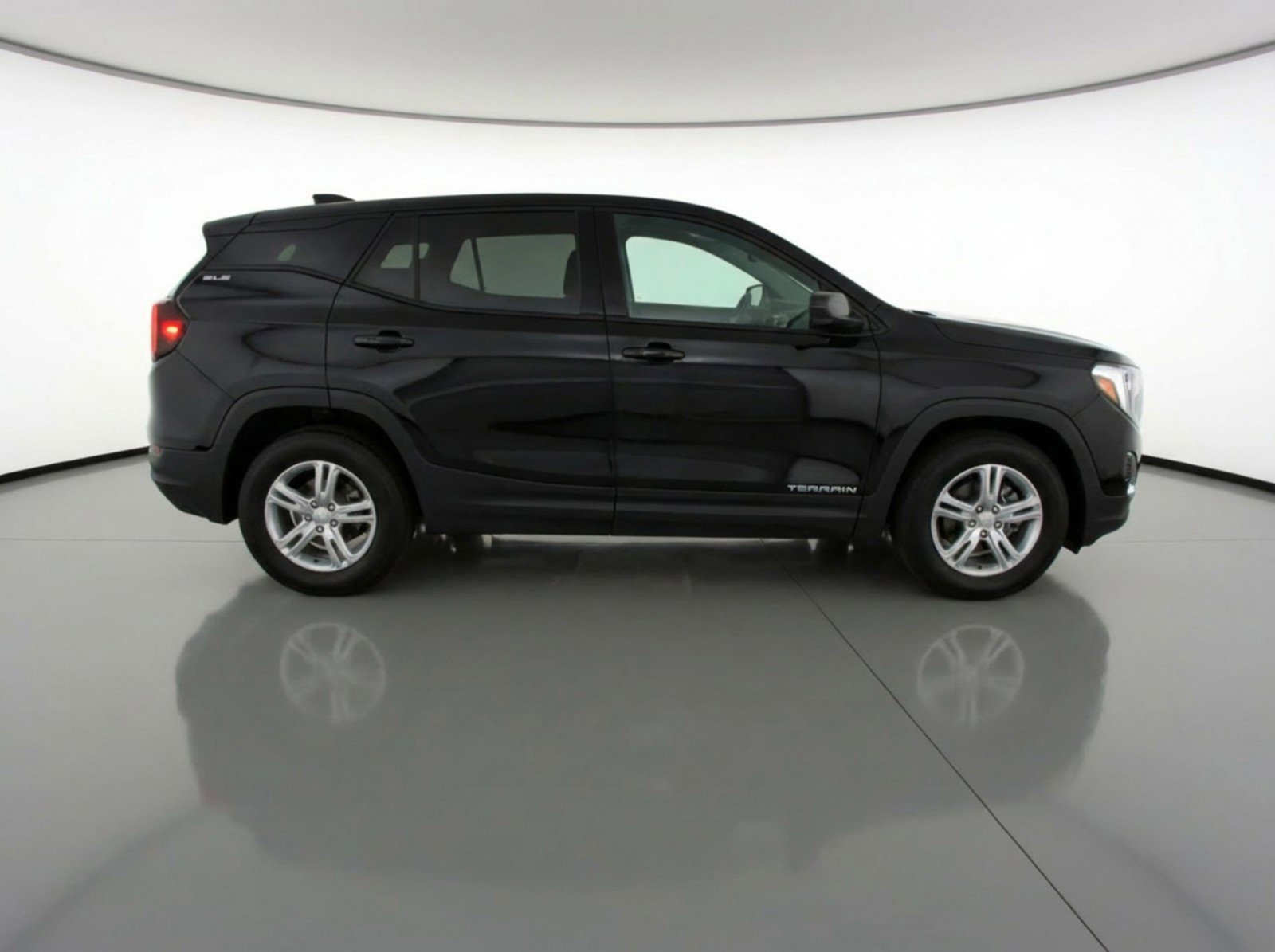 Used 2024 GMC Terrain SLE FWD image 11