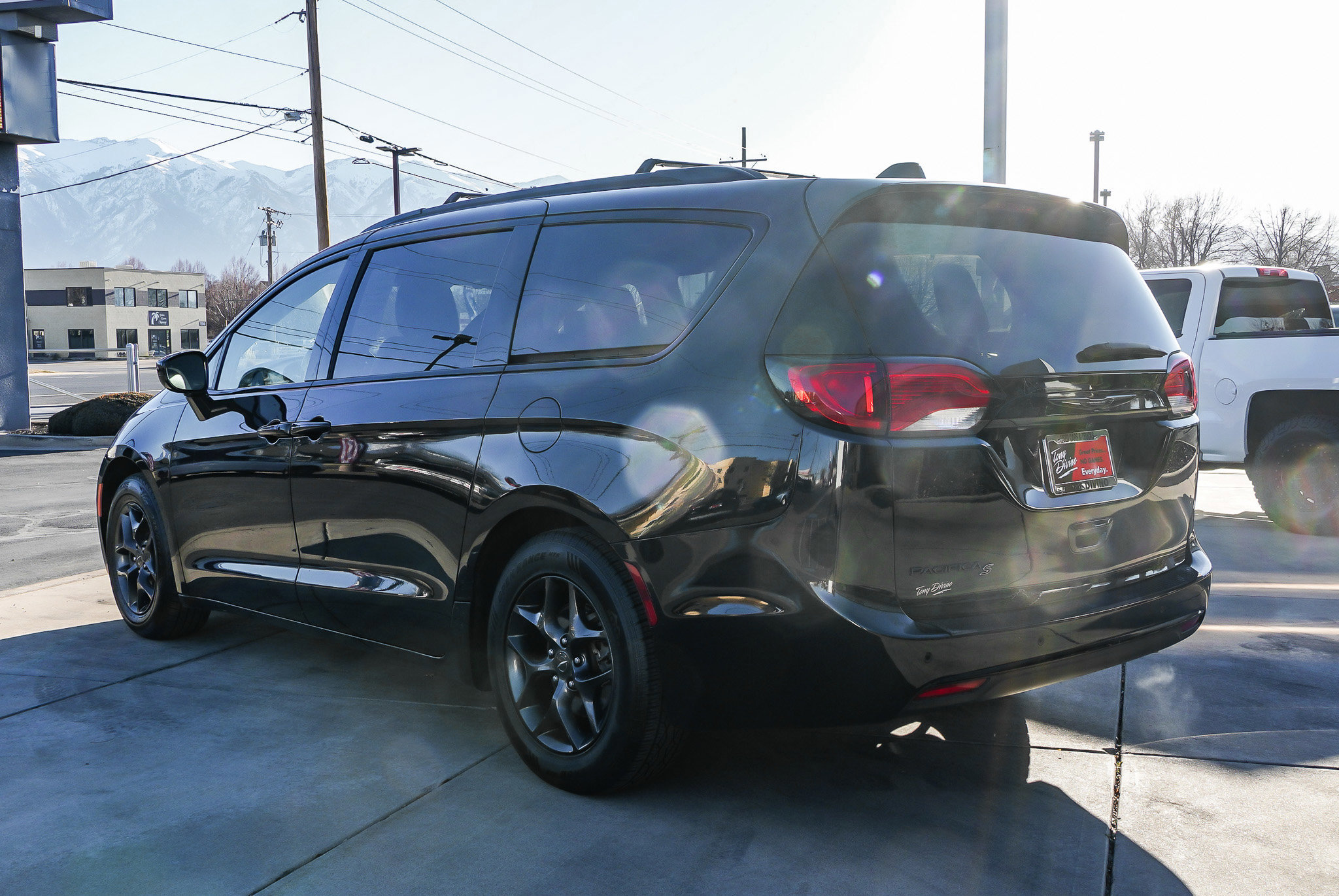 Used 2019 Chrysler Pacifica Touring-L w/ S Appearance Package image 6