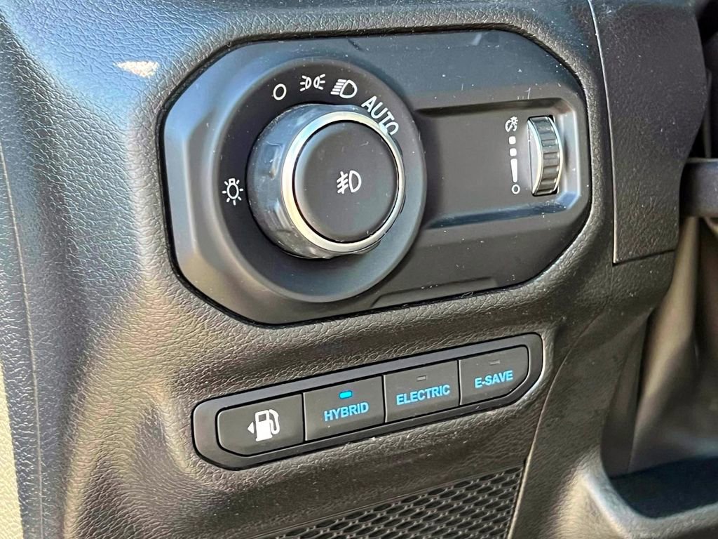 Certified 2023 Jeep Wrangler Unlimited Sahara w/ Cold Weather Group image 19