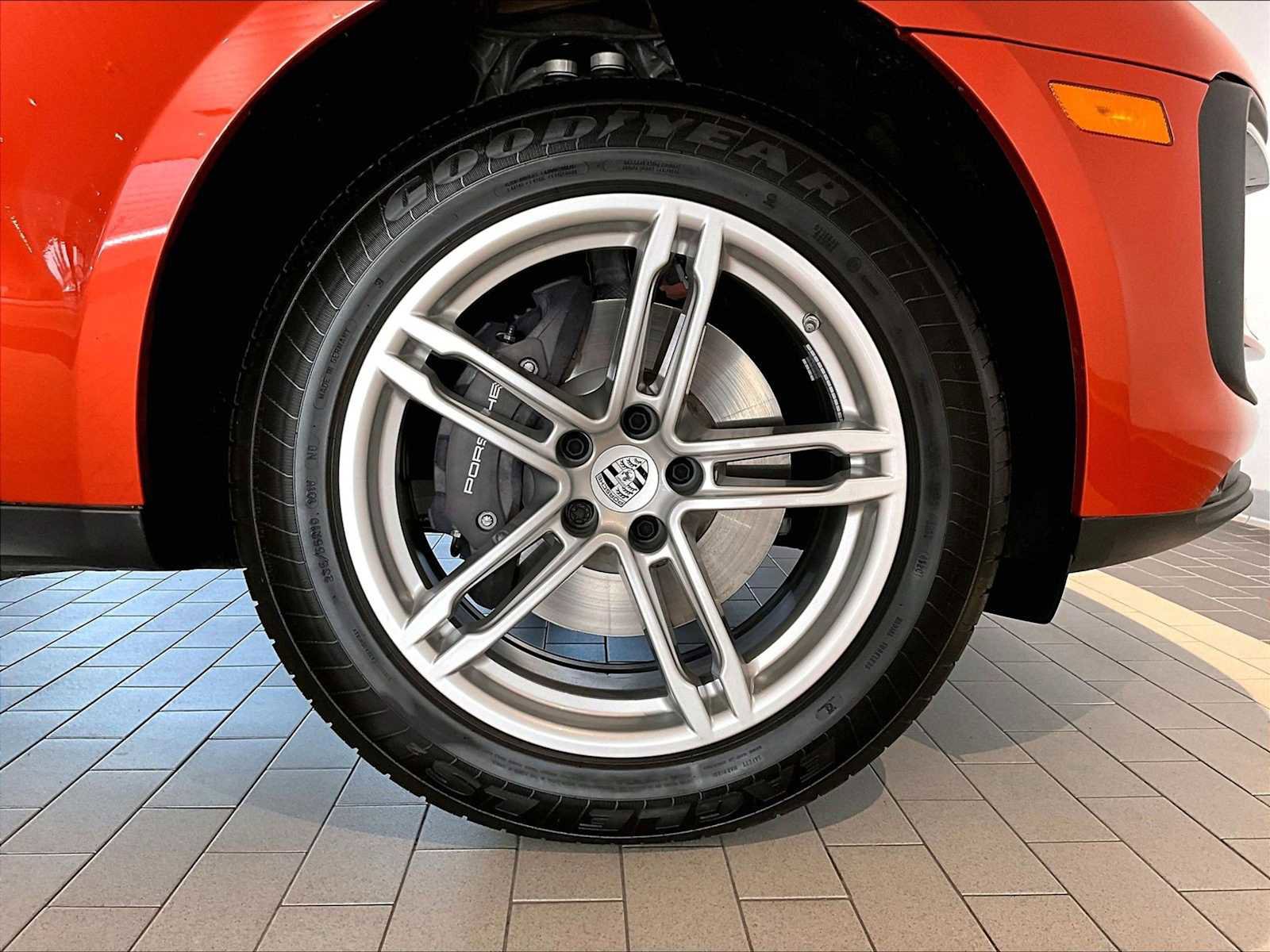 Used 2025 Porsche Macan image 14
