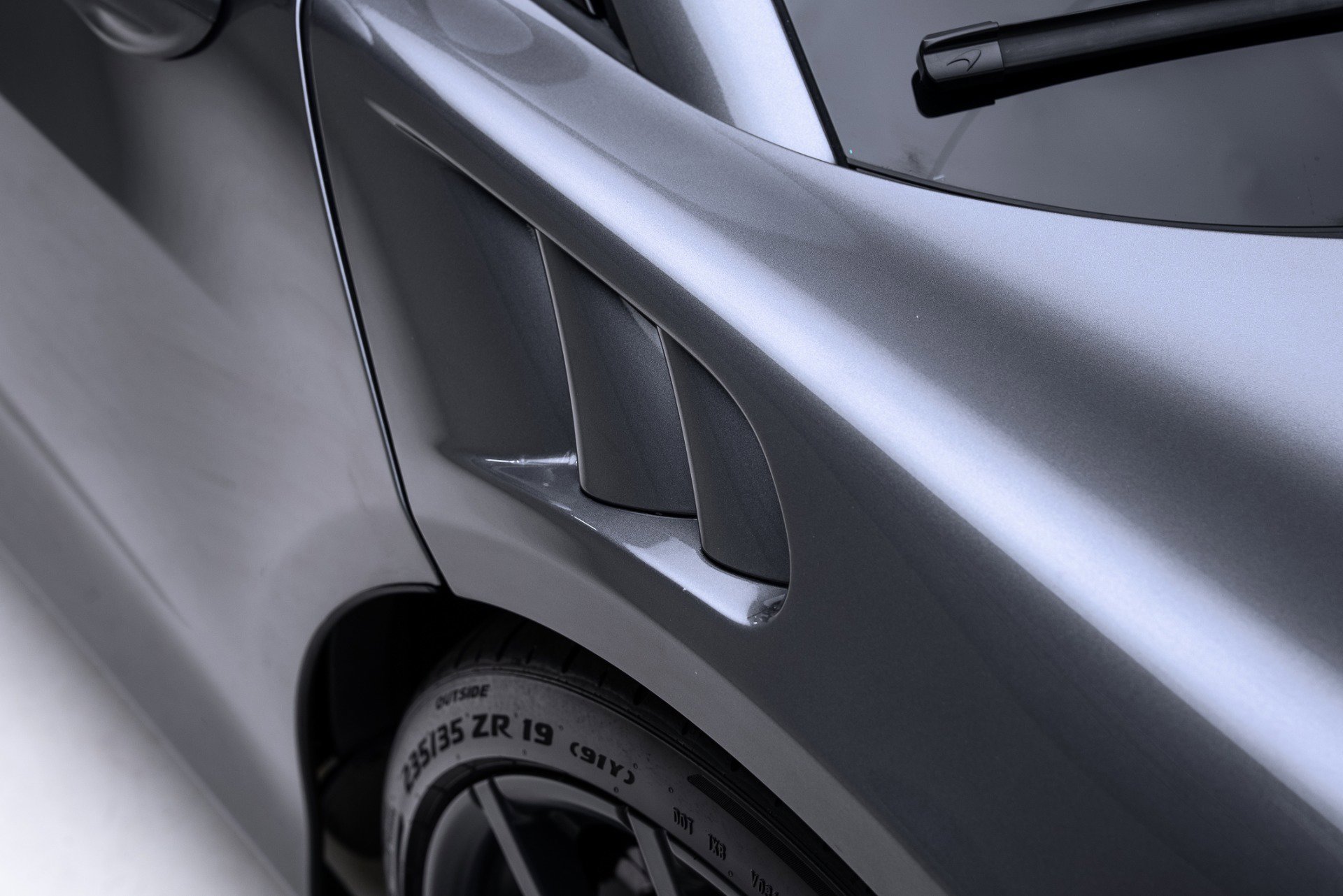 Used 2023 McLaren Artura image 20