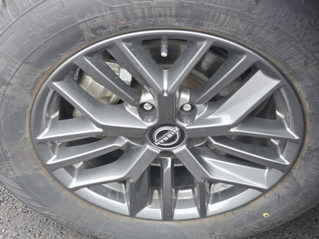 Used 2024 Nissan Rogue S image 32