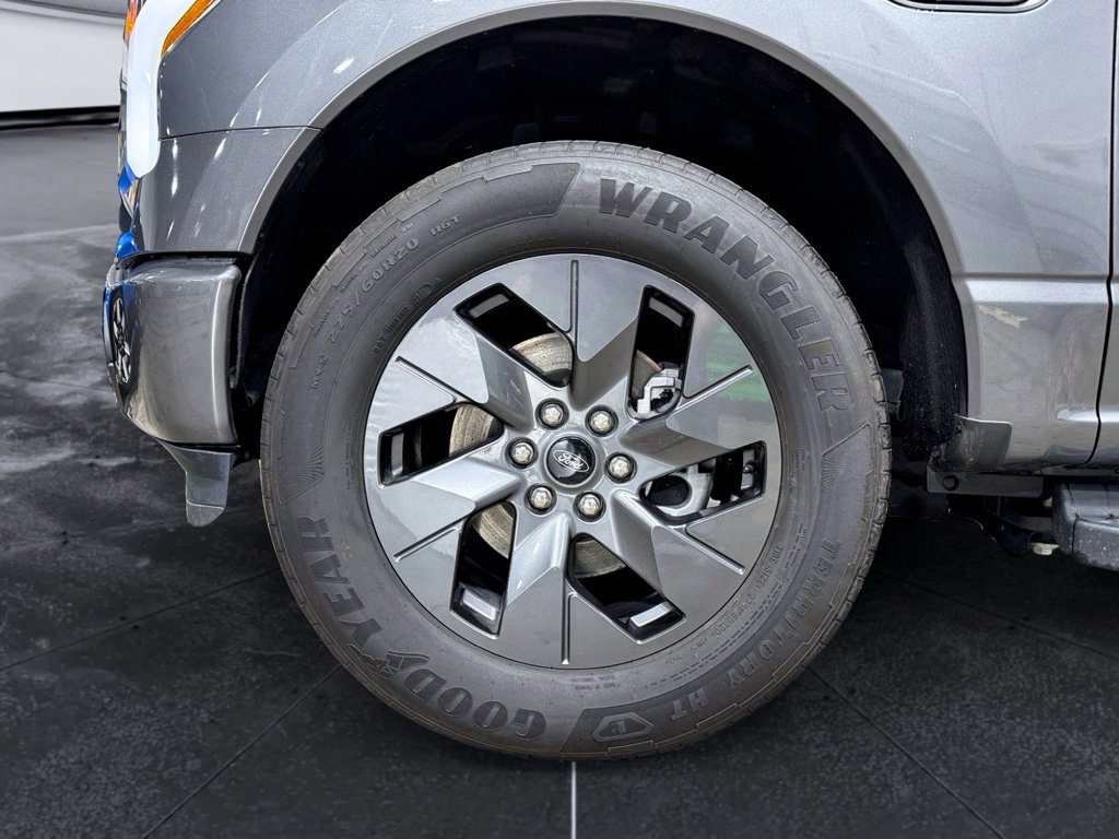 Used 2023 Ford F150 Lightning Lariat image 33