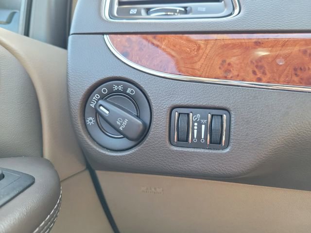 Certified 2016 Chrysler Town & Country Touring w/ Driver Convenience Group image 27