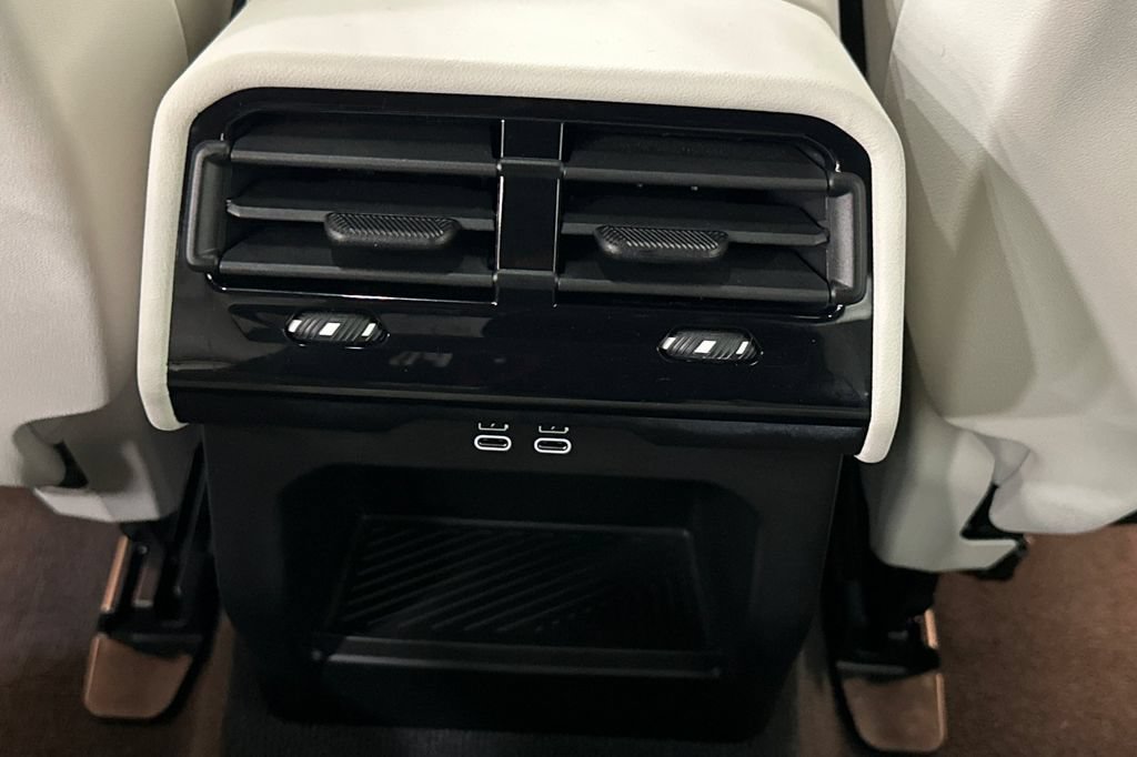 Used 2024 BMW i5 eDrive40i w/ Premium Package RWD image 14