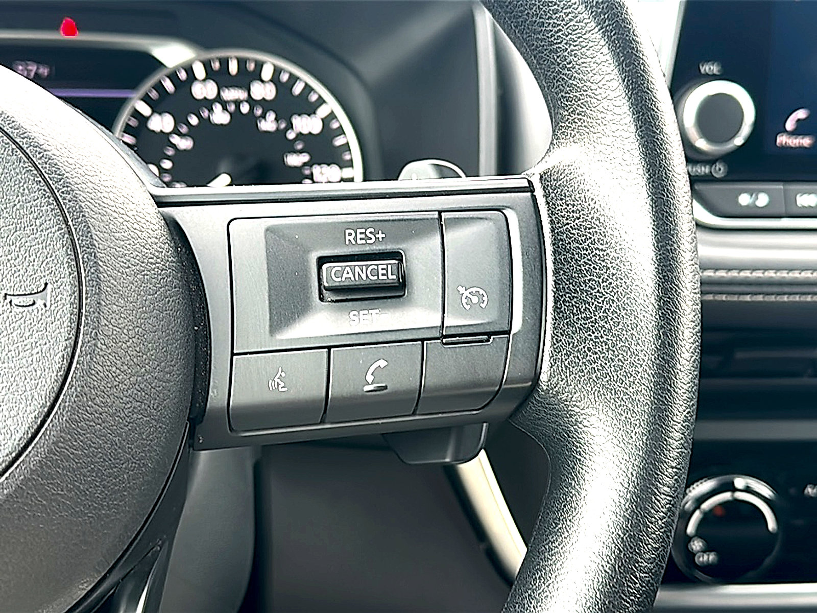 Used 2024 Nissan Rogue S image 28