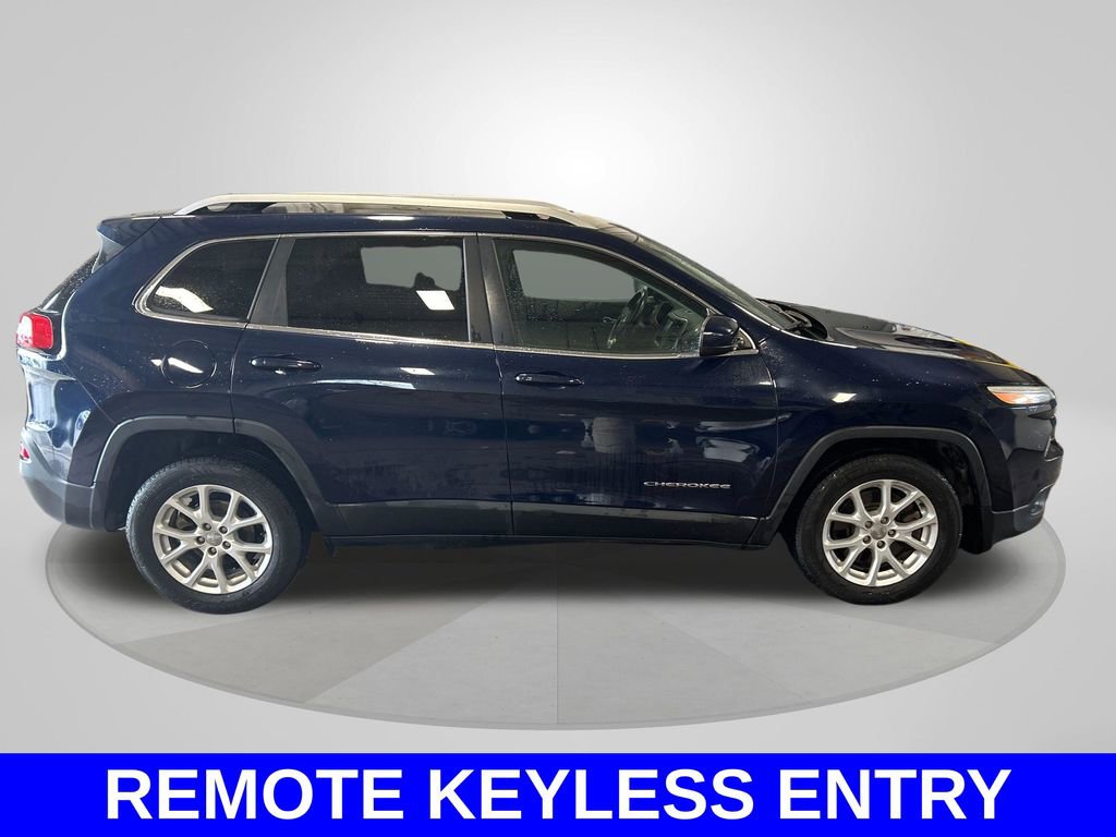 Used 2016 Jeep Cherokee Latitude FWD image 5