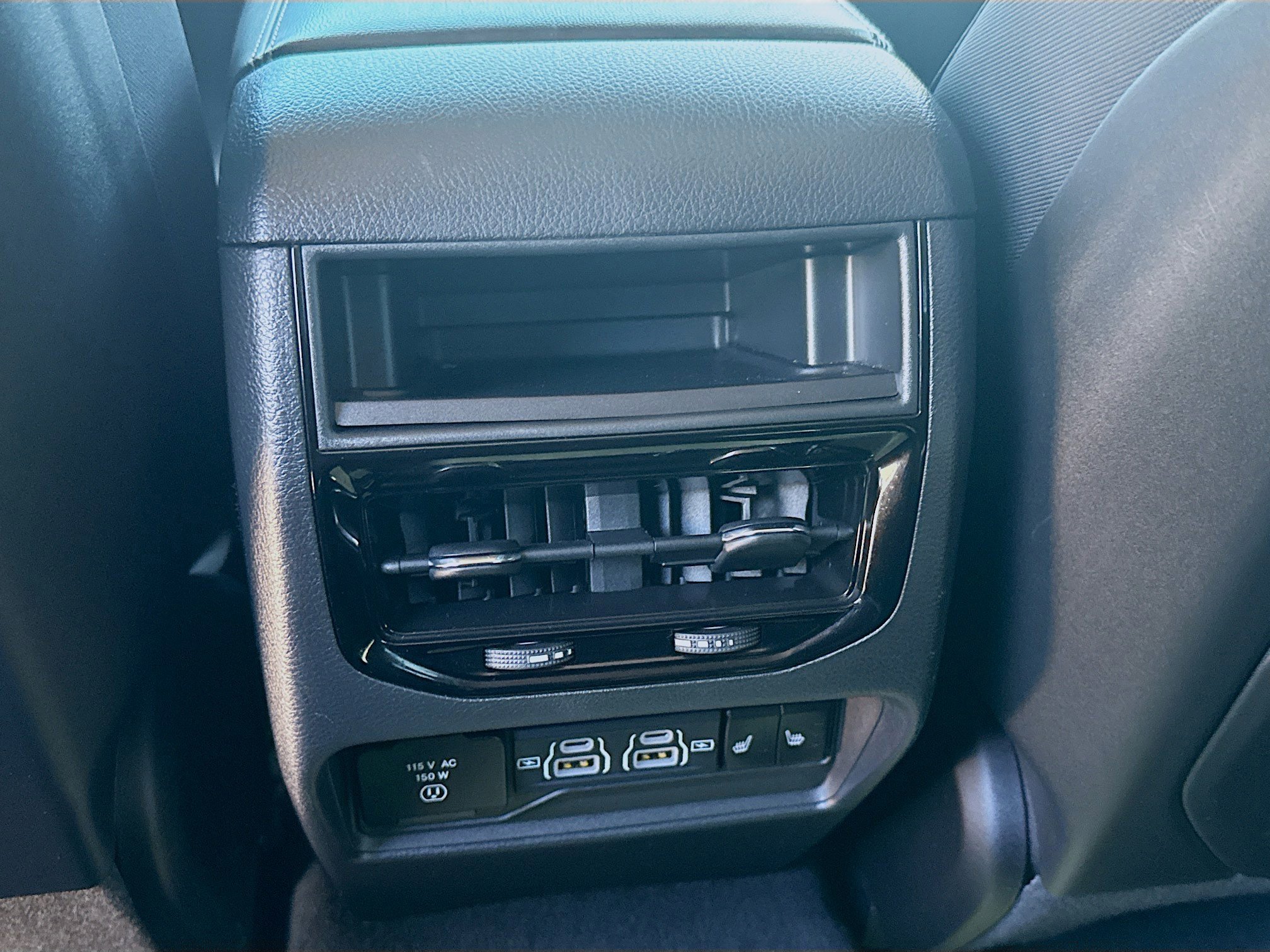 Used 2024 Jeep Grand Cherokee Limited w/ Black Appearance Package image 23