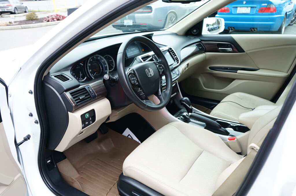 Used 2017 Honda Accord Touring image 13