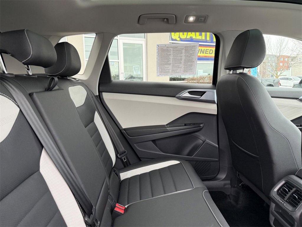 Certified 2025 Volkswagen Taos SEL image 10