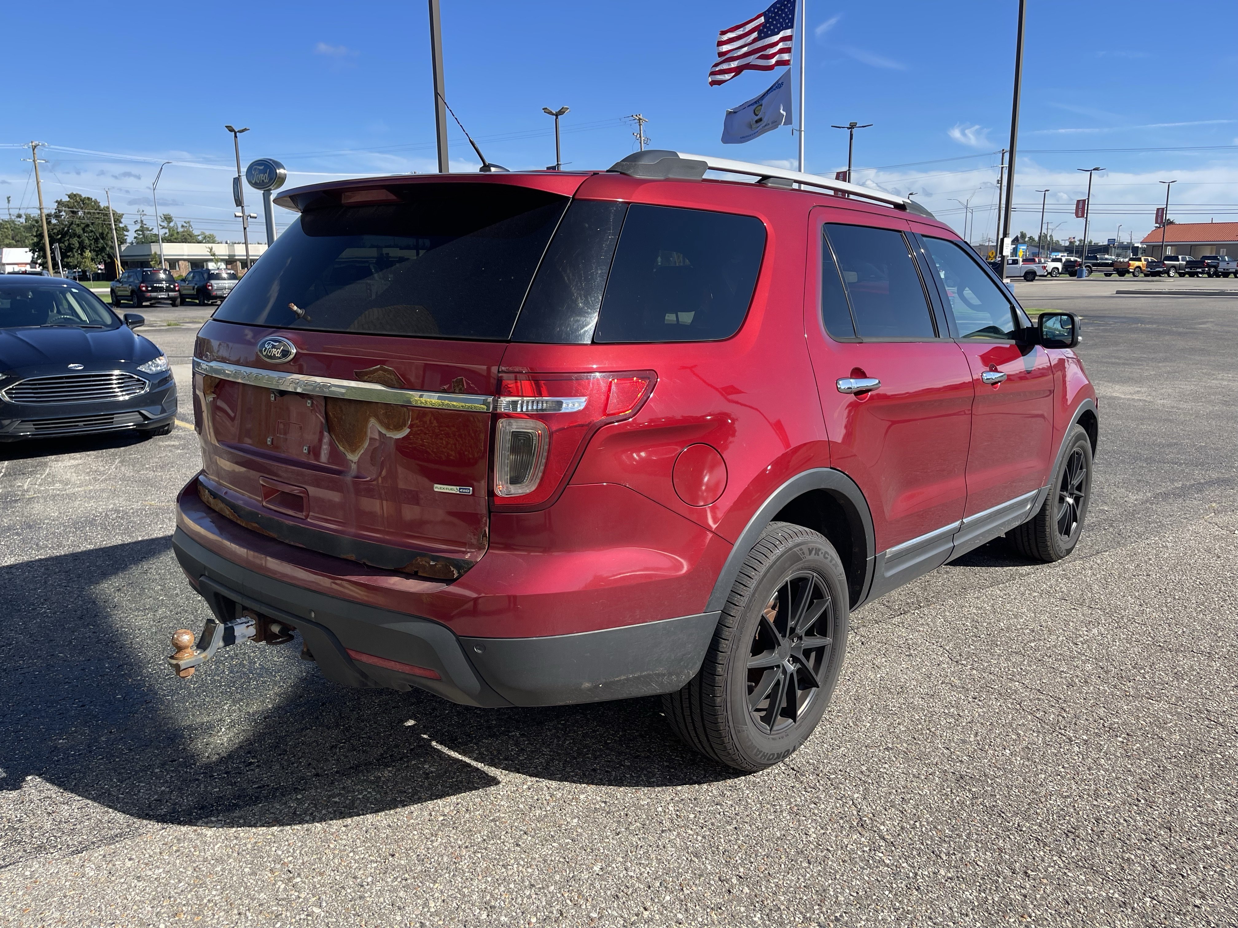Used 2014 Ford Explorer XLT w/ Equipment Group 202A AWD/4WD image 4