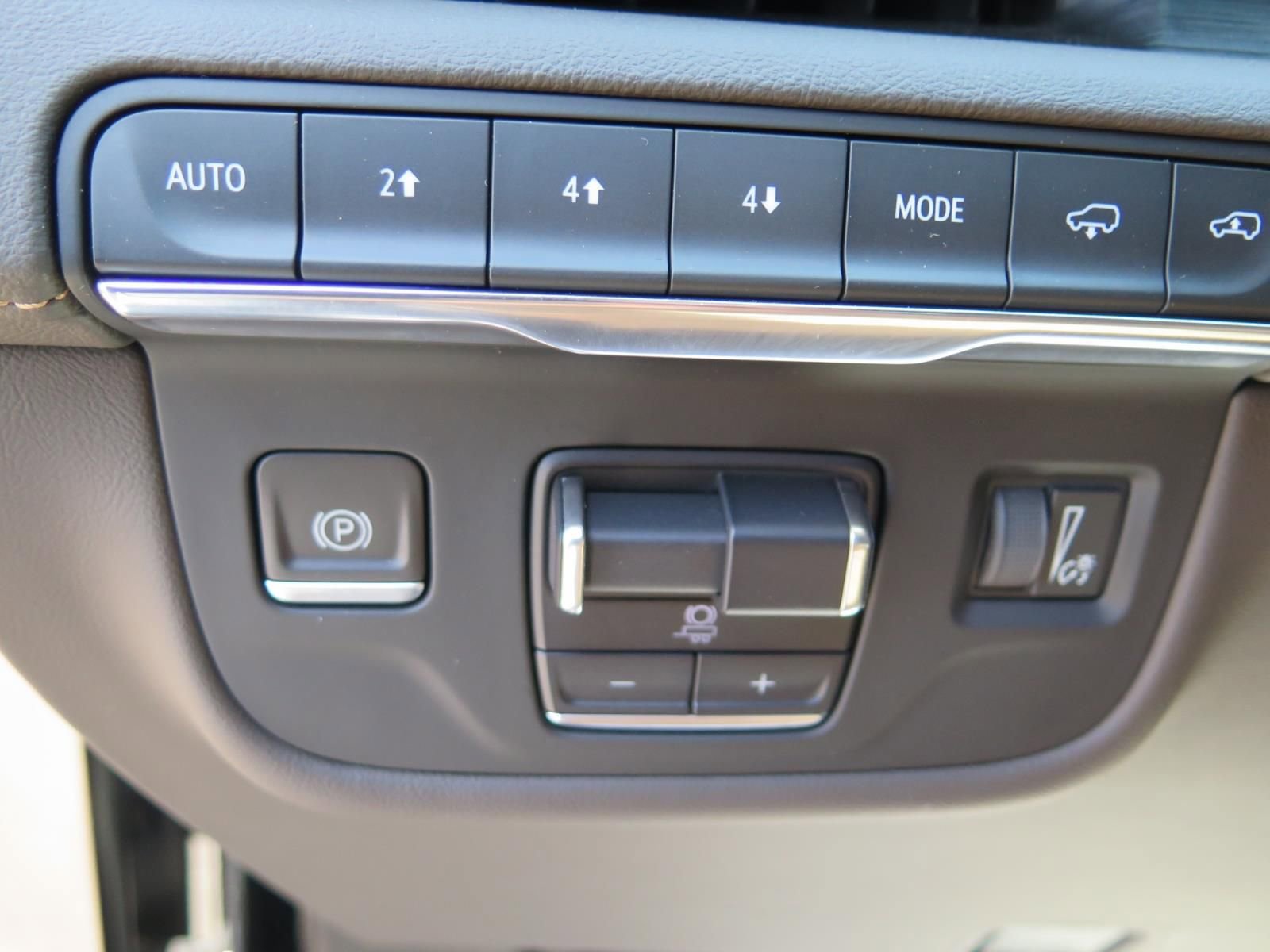 Used 2021 Cadillac Escalade ESV Premium Luxury w/ Driver Assist Tech Package AWD/4WD image 12