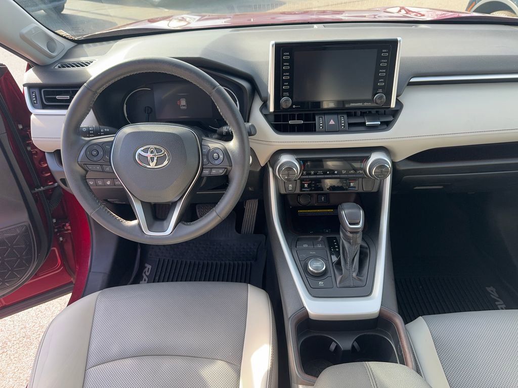 Used 2020 Toyota RAV4 Limited image 14
