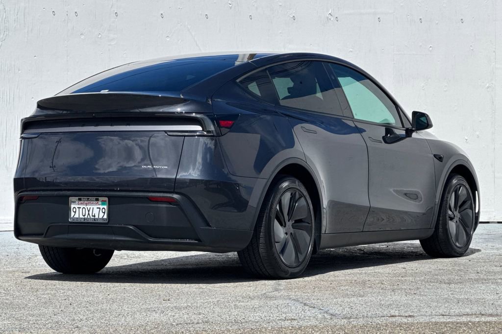 Used 2026 Tesla Model Y Long Range image 3