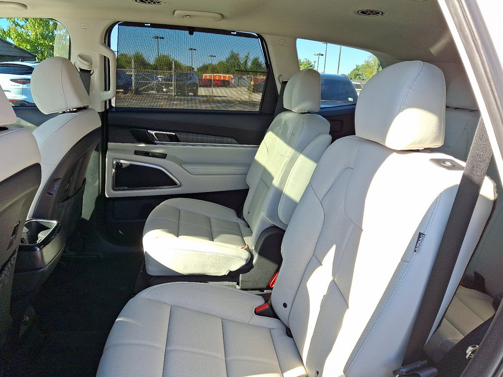 Used 2023 Kia Telluride EX w/ EX Captain's Chair Package image 19