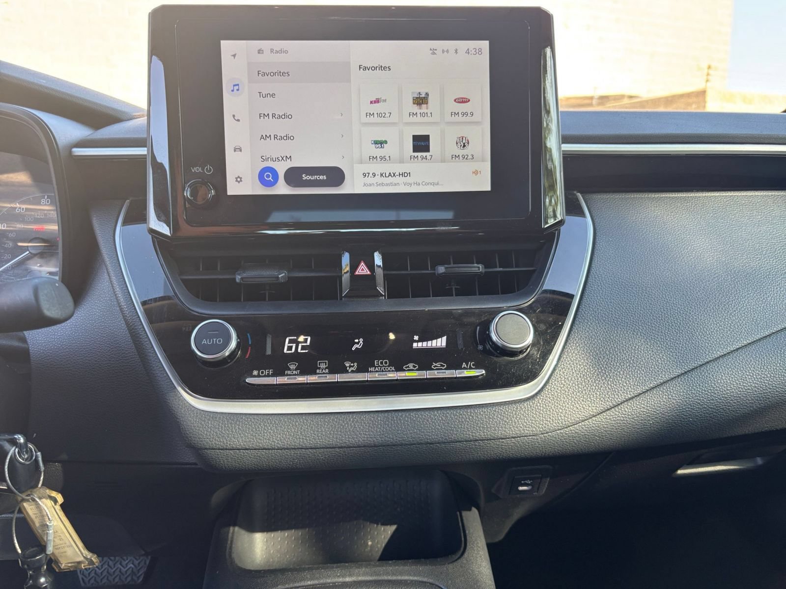Used 2025 Toyota Corolla LE FWD image 19