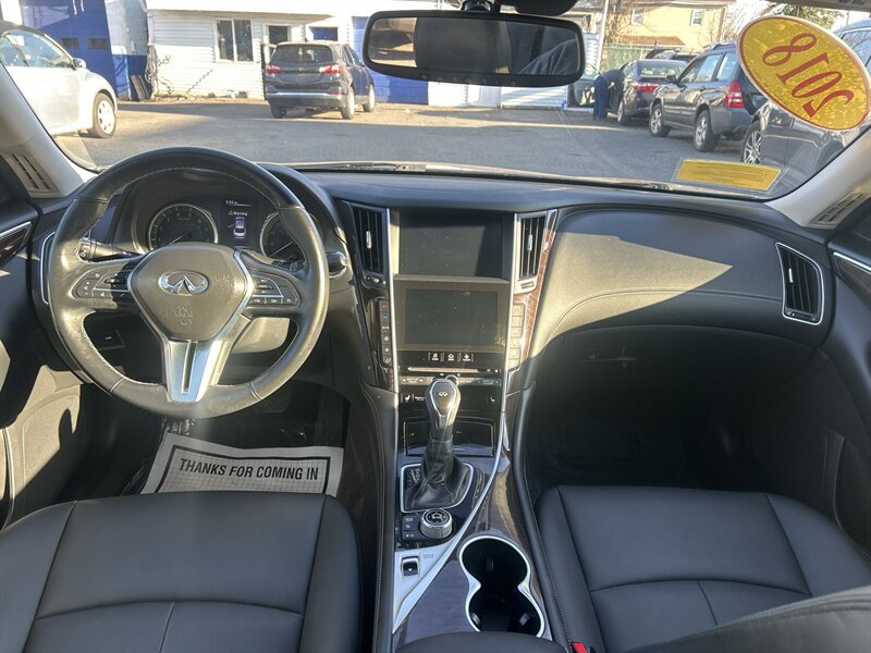 Used 2018 INFINITI Q50 Luxe w/ Essential Package (3.0T Luxe) AWD/4WD image 11